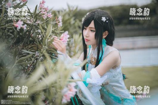 YouMi尤蜜荟 - 尤妮丝毛衣美图精选：在优雅中彰显个人魅力与风范.txt