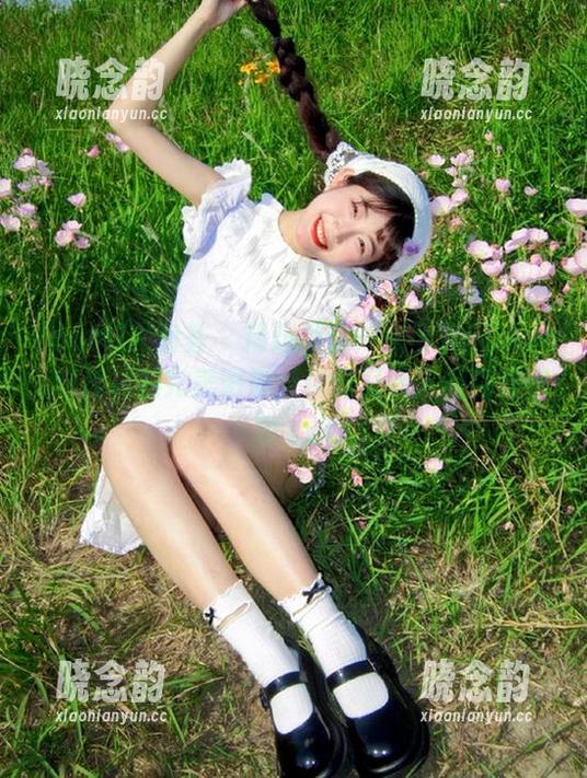 YouMi尤蜜荟 - 精选图库：朱可儿Flower与丝袜的完美邂逅，优雅又迷人的视觉盛宴.txt