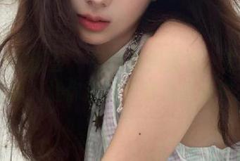 YouMi尤蜜荟 – 高清最新图包：朱可儿白色写真，让你沉醉于唯美画面中.txt