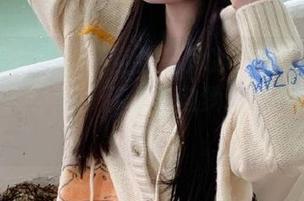 YouMi尤蜜荟 – 空姐田冰冰的魅力揭秘：精美图集精选，带你飞向梦幻旅行的天空.txt