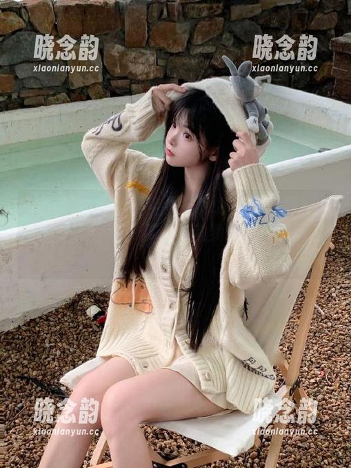 YouMi尤蜜荟 - 空姐田冰冰的魅力揭秘：精美图集精选，带你飞向梦幻旅行的天空.txt