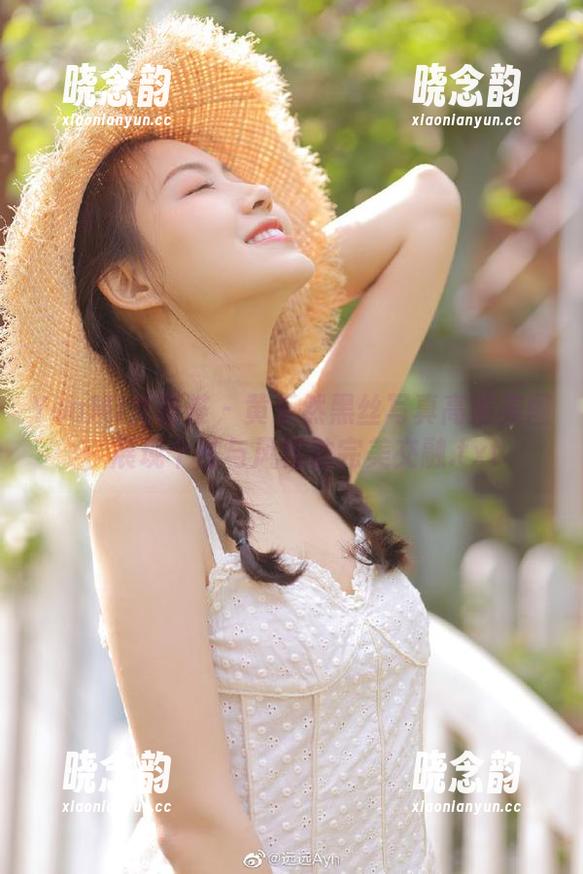 YouMi尤蜜荟 - 黄乐然黑丝写真高清美图，展现个性与风格的完美交融.txt