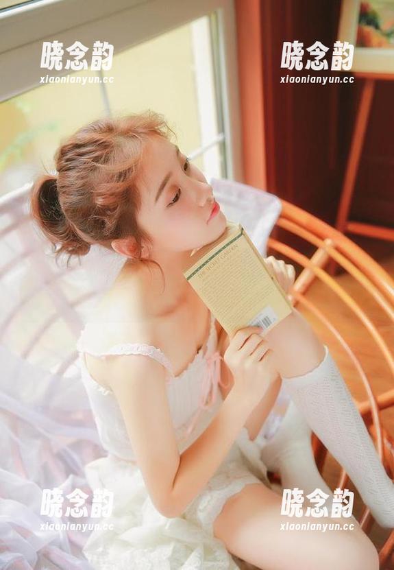 beautyleg - Dora的短裙私拍美图：谁说短裙只能在夏天绽放？.txt