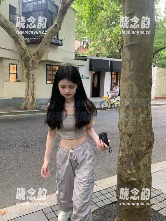 beautyleg - Queenie海边写真合集：细腻捕捉浪花与微风中的优雅.txt