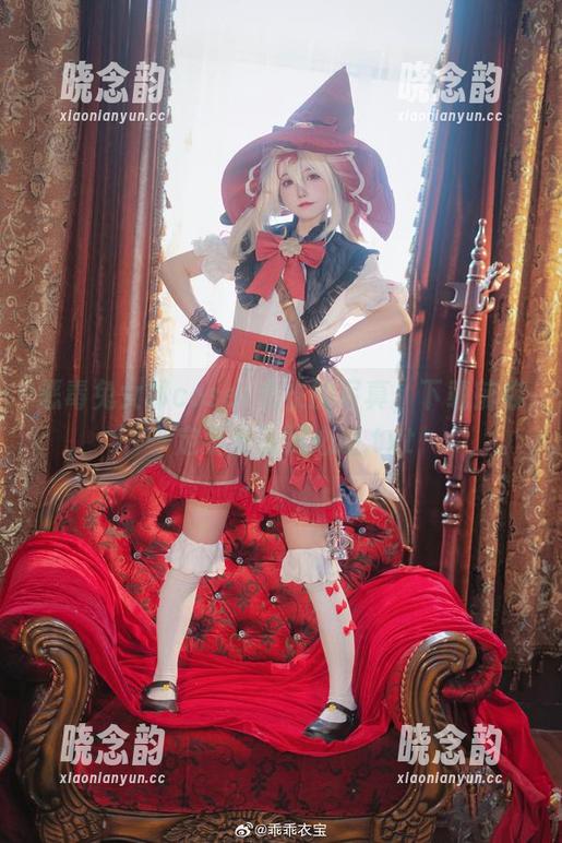 恶毒兔女郎coser衣衣的写真，下载前你一定要准备好心脏.txt