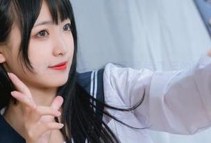 欣赏lovely呆玄的礼服美图，感受照片背后的时尚与艺术.txt