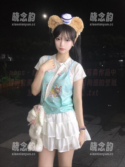 pans - 红裙的魅力在可儿的写真作品中得到完美呈现，让这些充满时尚感的壁纸为你的空间增添色彩。.txt