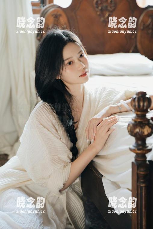 pans - 安安豹纹风格的写真图片合集：用视觉盛宴勾勒出独特女性魅力.txt