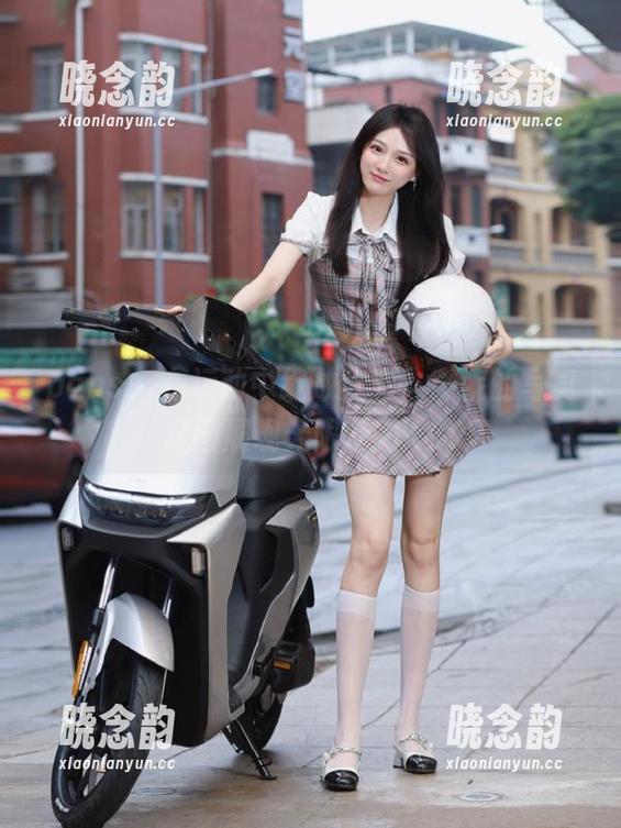 pans - 在运动中绽放光彩，微妮的写真套图展现无限魅力.txt