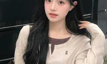 pans – 精选免费美图，来欣赏饭团修女作品中的神秘与优雅.txt