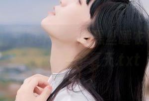 大胆自嘲，usejan蓝蓝黑丝睡衣写真图包带你嗨翻整个夏天.txt