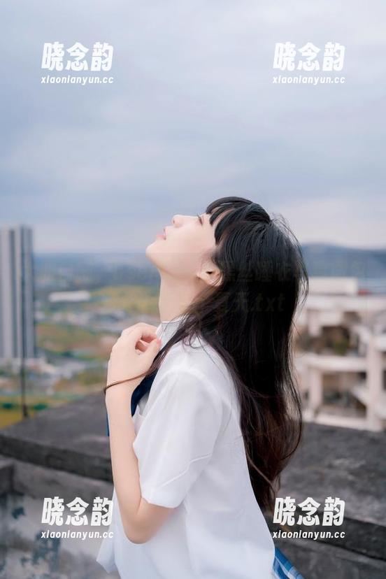 大胆自嘲，usejan蓝蓝黑丝睡衣写真图包带你嗨翻整个夏天.txt