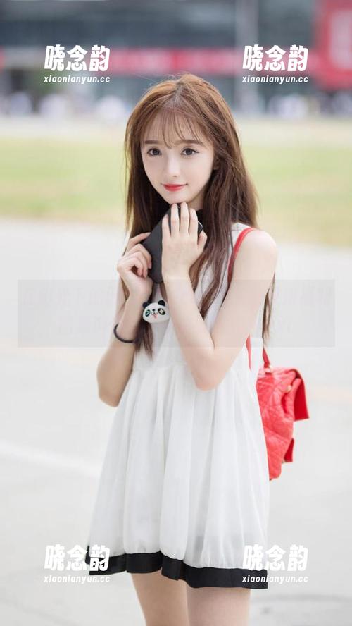 在阳光下的厨房，yeeun孙乐乐厨娘福利图集邀请你享受美好时光！.txt