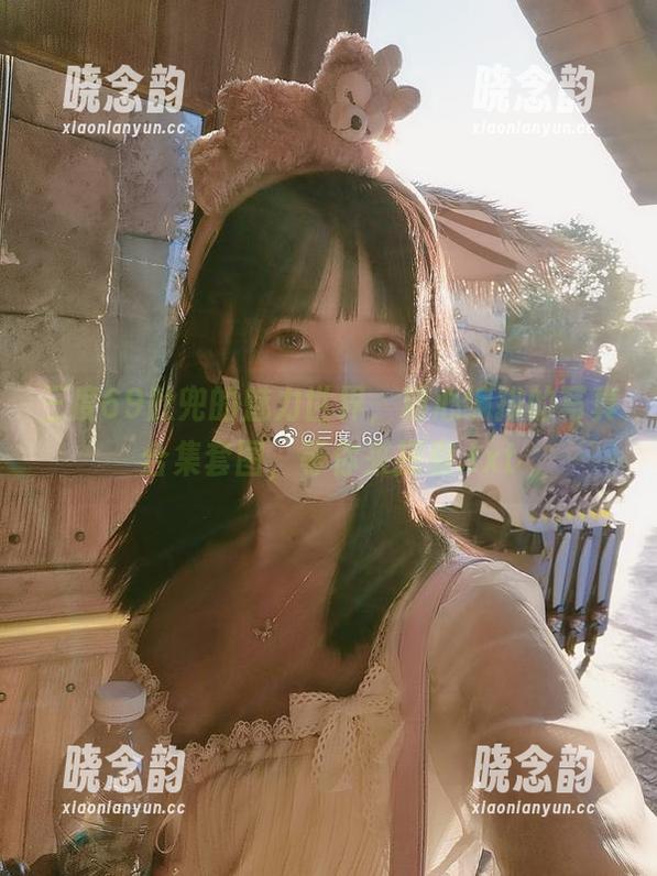 三度69肚兜的魅力世界，精心编排的写真合集套图，等你来探索.txt