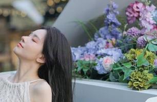 丽柜 – Vicky自拍大合集：在笑声中领略她的写真，绝对让你忍俊不禁！.txt