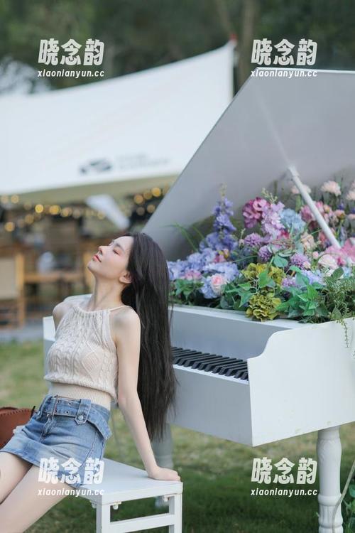 丽柜 - Vicky自拍大合集：在笑声中领略她的写真，绝对让你忍俊不禁！.txt