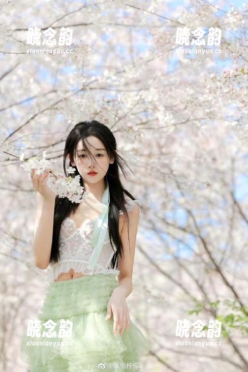 丽柜 - yuleba户外人像合集：如诗如画的随性瞬间捕捉.txt