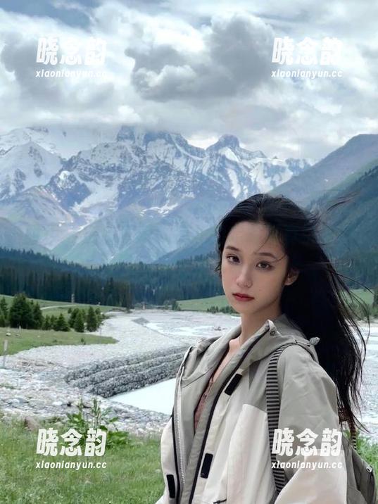 丽柜 - 玩转可爱：凉儿的定制写真引领时尚潮流与个性风景.txt