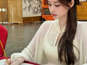 丽柜 – 探索图库里的秘密：婷婷与妹妹的绝妙写真作品之旅.txt
