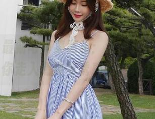 丽柜 – 最新写真集亮相：悠悠化身少女，带你走入清纯与诱惑的世界.txt