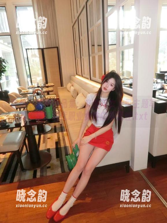 丽柜 - 定制作品集：文静与女上司主题写真，描绘现代职业女性的多面性.txt