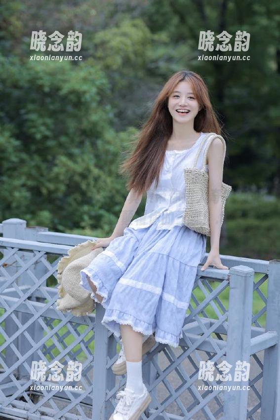 丽柜 - 潘潘最新写真集带你进入奇妙剧情，看看她如何颠覆你的三观！.txt
