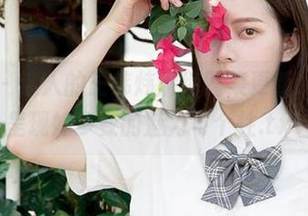 丽柜 – 迷人的王炜炜清纯图集更新，不断呈现她多变的魅力与个性.txt