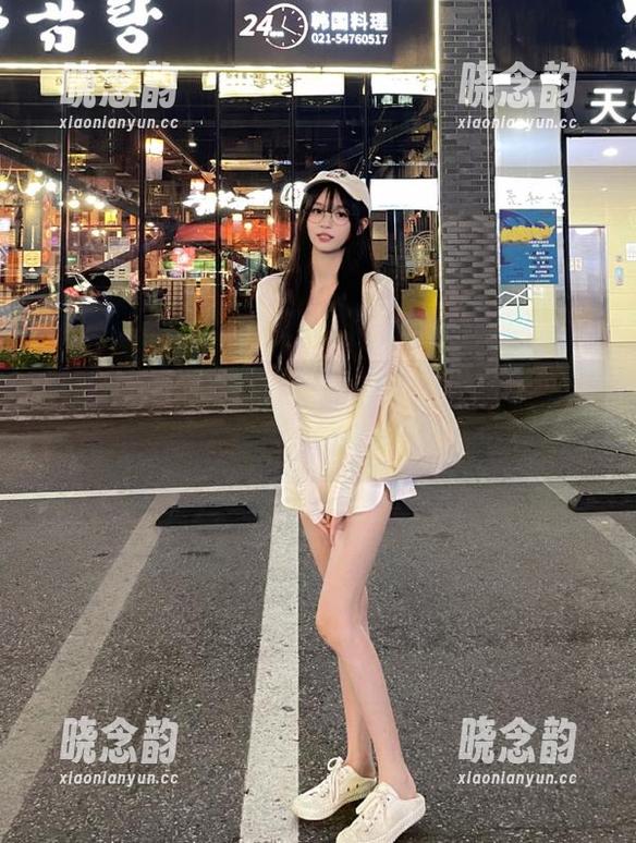 丽柜 - 由美的奶牛写真合集及时更新，牛气冲天的可爱形象等你来欣赏！.txt