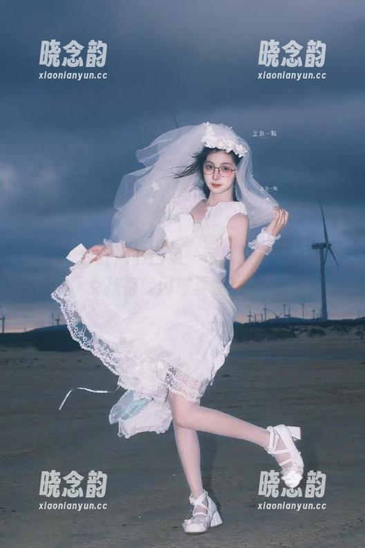 丽柜 - 白云短裤图集：专属定制，让每个女孩都能闪耀夏季！.txt