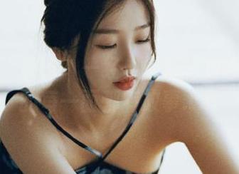 丽柜 – “英子”—经典回顾写真合集：她的每一面都有故事.txt