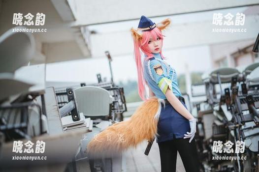 徜徉在五更百鬼的灰姑娘写真图集中，感受魔法与现实的交汇！.txt