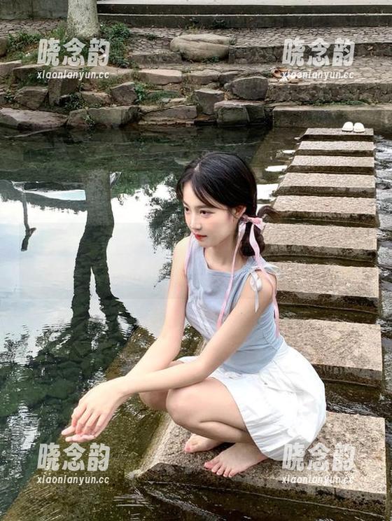 微密圈 - 俏妞qiaoniuTT黑白写真集：分享令人心动的影像与无尽的想象.txt