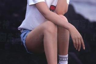 克拉女神 – 下载佳莹清新校服写真，捕捉校园生活中难忘的青春瞬间！.txt