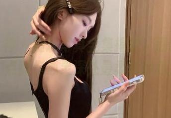 克拉女神 – 珊珊写真全集揭秘，剧情如诗如画，点亮你心灵深处最柔软的角落.txt