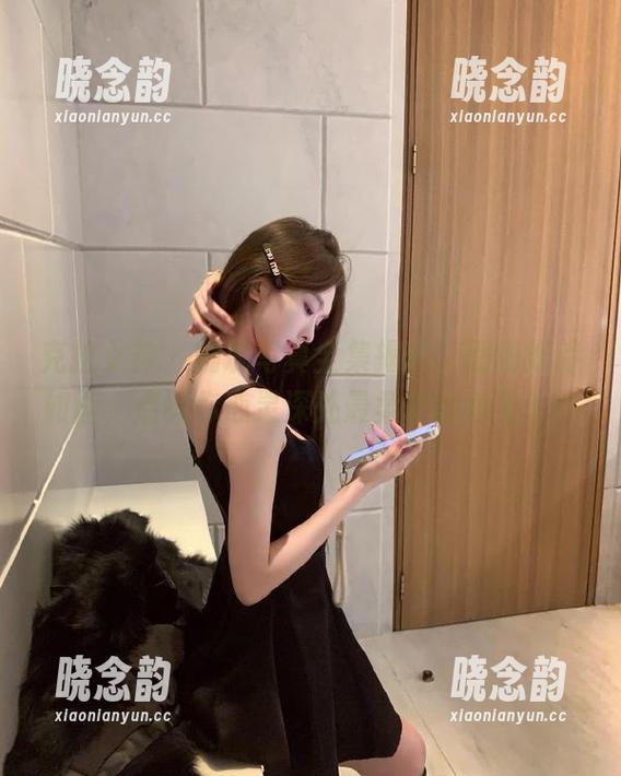 克拉女神 - 珊珊写真全集揭秘，剧情如诗如画，点亮你心灵深处最柔软的角落.txt