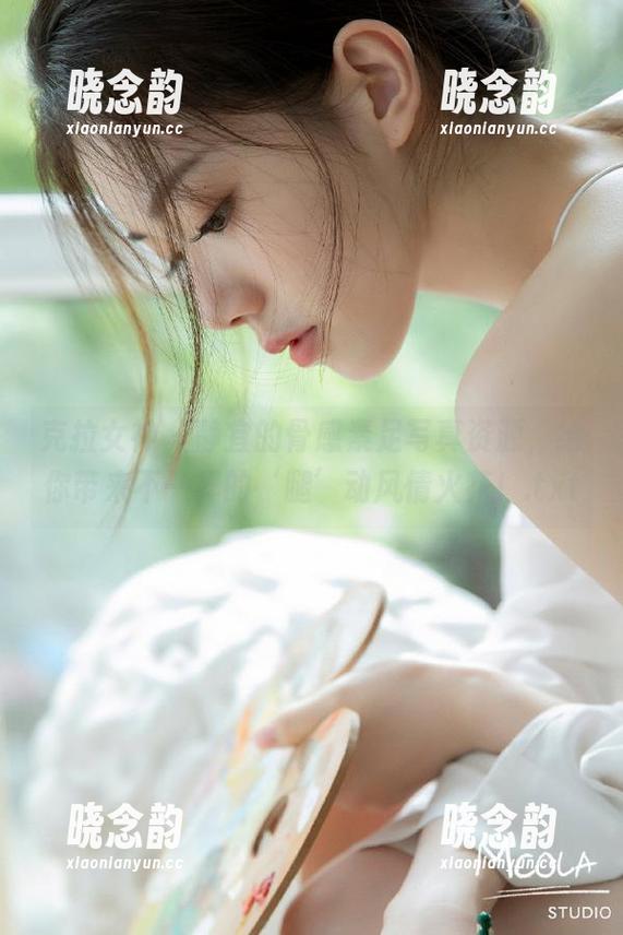 克拉女神 - 静宜的骨感素足写真资源，给你带来不一样的‘腿’动风情火花！.txt