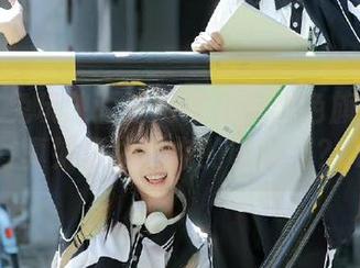 想知道兔玩映画透明女仆与黑色旗袍的全套写真如何挑战你的审美吗？.txt