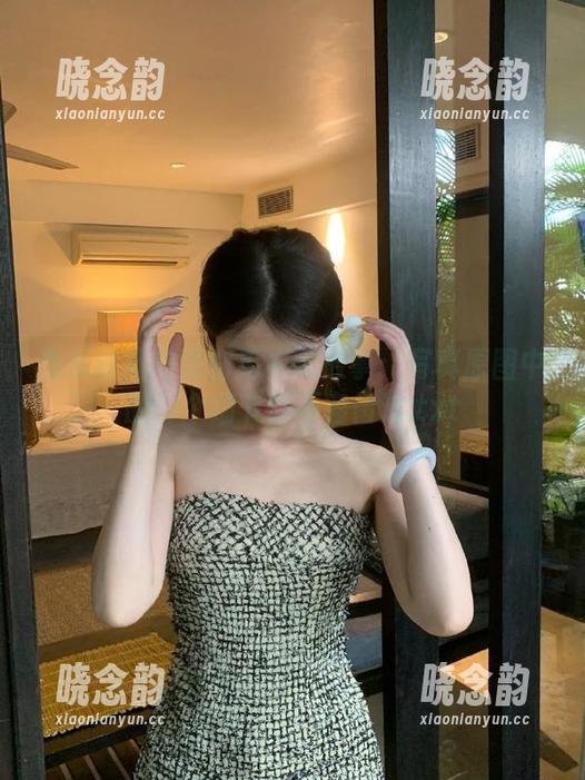 兔玩映画与露背毛衣的故事：写真原图中的每个细节都不容错过.txt