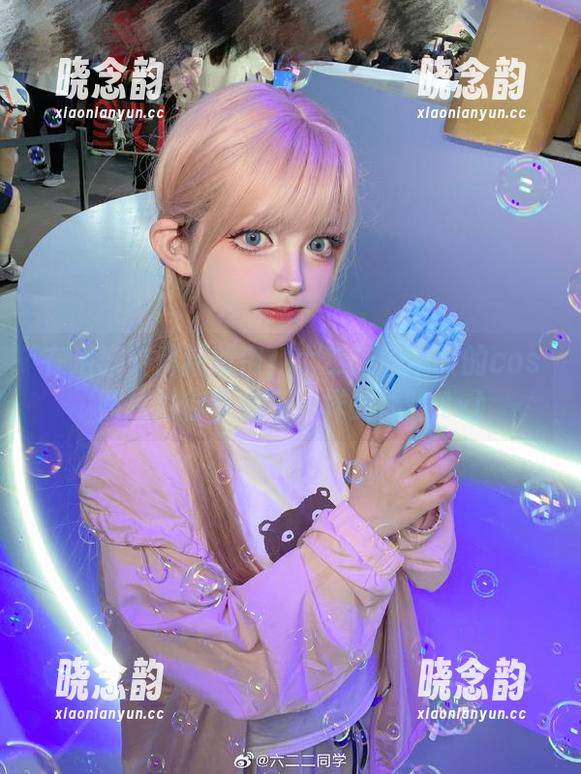 在浴缸中清新脱俗：六二二同学w的cos照片为你带来不一样的体验.txt
