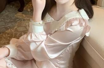 初夏女神 – 迎接依依新写真更新：俏皮女生体操服展示，活泼气息扑面而来！.txt