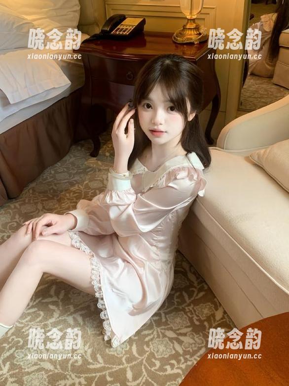 初夏女神 - 迎接依依新写真更新：俏皮女生体操服展示，活泼气息扑面而来！.txt