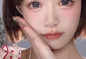 最新作品欣赏：千反田鹿子在罩纱豹纹泳装中的独特风采.txt