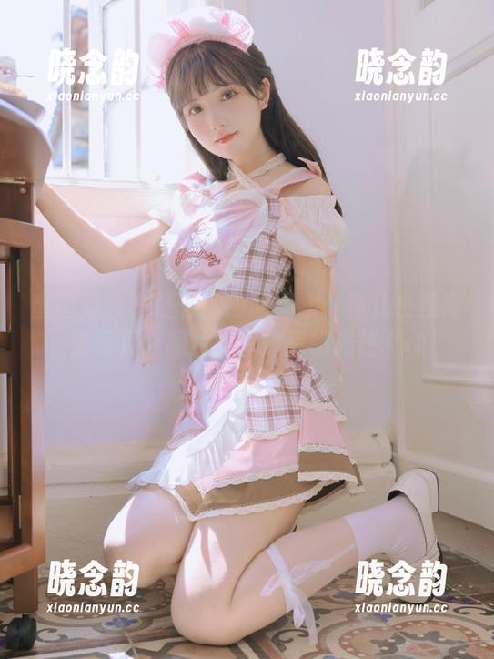 南国足艺 - 让你的眼睛喝水：静儿长腿高清写真，照片中释放梦幻光芒.txt