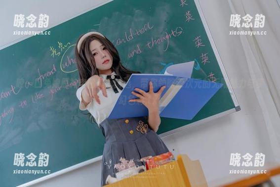 咬一口兔娘原神申鹤美图精选，带你领略二次元的无限魅力与梦幻色彩.txt