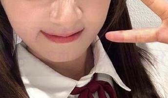 探索喵糖映画宅家妹妹的高清写真，记录每一个家中的甜美时刻.txt
