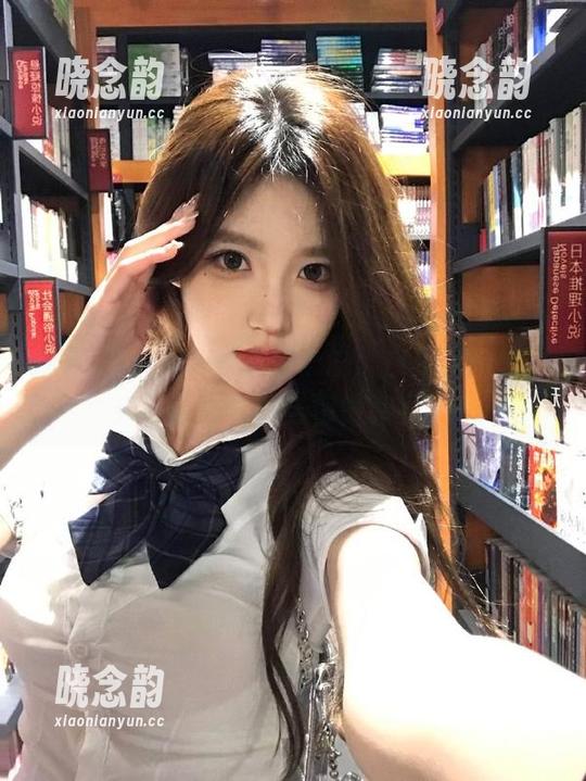 嗲囡囡 - SiByl李思宁的黑白写真：无圣光营造的氛围与视觉享受.txt