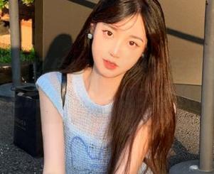 嗲囡囡 – 施忆佳KITTY独家定制图集：天台之旅，梦幻与现实交融.txt