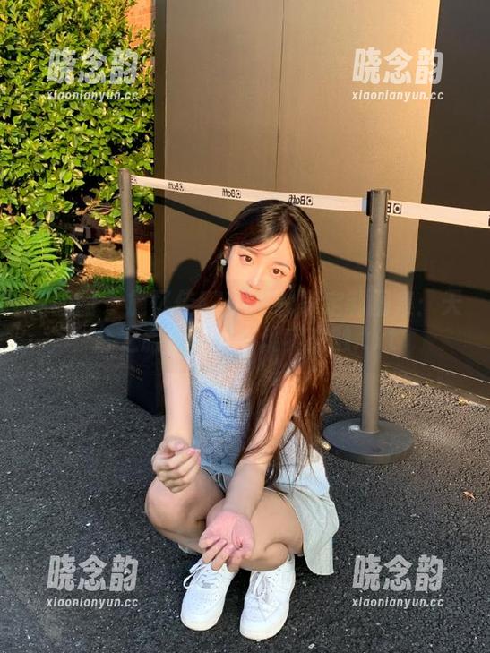 嗲囡囡 - 施忆佳KITTY独家定制图集：天台之旅，梦幻与现实交融.txt