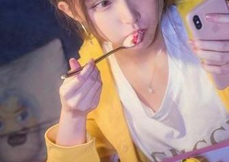 观看在下萝莉控ii在和服中的每一个细节，图片尽显她的优雅与气质.txt