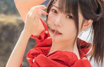 点击查看！坏露露香宝黑白原图更新，品味她的独特摄影风格.txt
